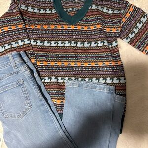 Vineyard Vines Multicolor Patterned Sweater and Light Blue Jeans Set